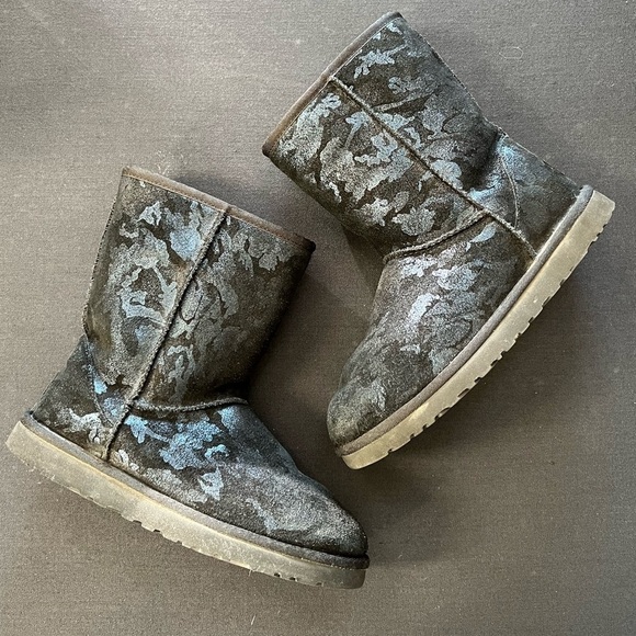 UGG Classic Short Metallic Camo Boot size 7 - Picture 2 of 10